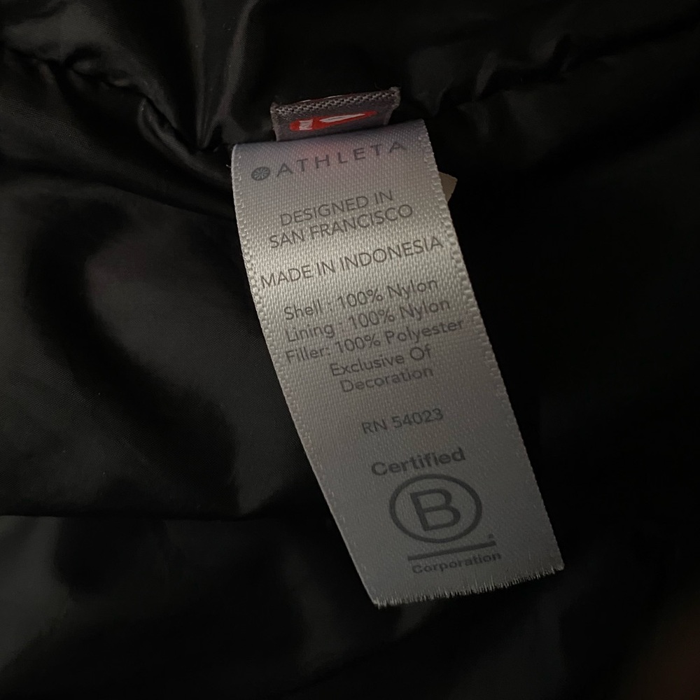 Athleta Black Summit Primaloft Jacket Packable At… - image 8